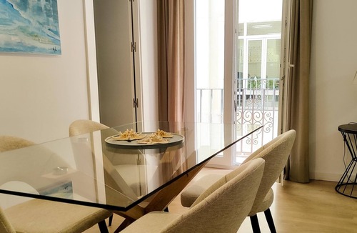 Malaga Historic Centre Apartment | New Marina Square Living4malaga