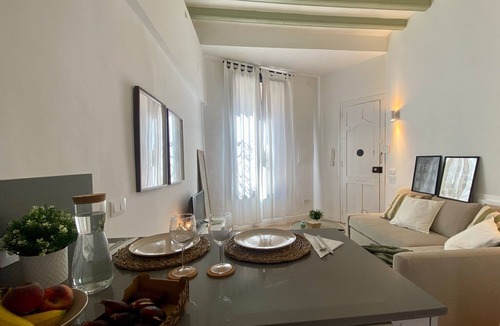 Mataro Apartment | Nice 1 bedroom apartment with small inner courtyard 10 min. from the beach