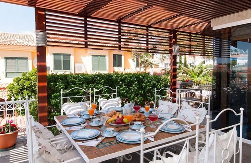 Sonnenland House | Nice apartment in villa for 12 guests with WIFI, private pool, TV and patio