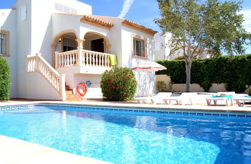 Costa Nova House | Nice apartment in villa for 4 people with A/C, WIFI, private pool, TV, terrace and pets allowed
