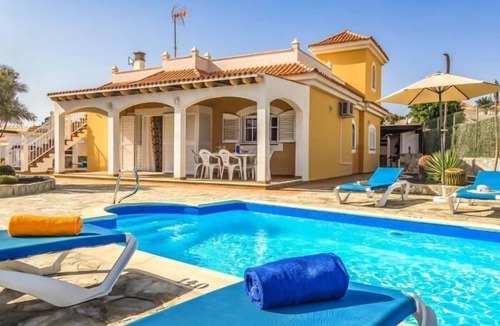 Caleta de Fuste Villa | NICE HOUSE WITH PRIVATE POOL IN LARGE TERRACE AND BARBECUE AREA