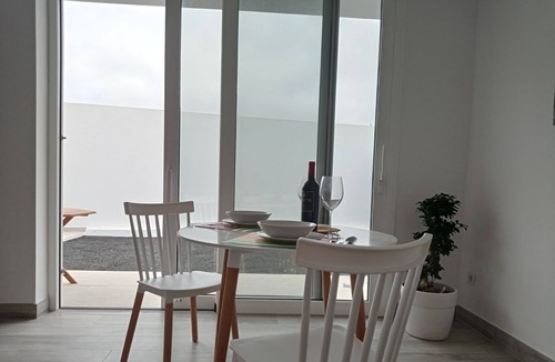 Teguise Apartment | Nuevo Apartamento con Jardín y Barbacoa en la Villa Histórica de Teguise