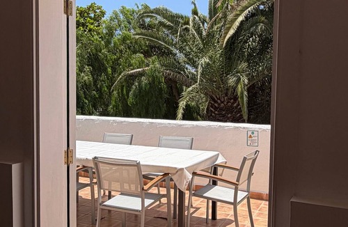 Costa Teguise Apartment | Oasis del Marinero – Manrique-Style Architecture Near Playa de las Cucharas