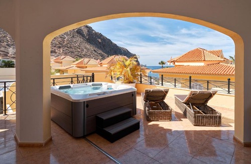 Los Cristianos Villa | Ocean View Vila with Private Jacuzzi