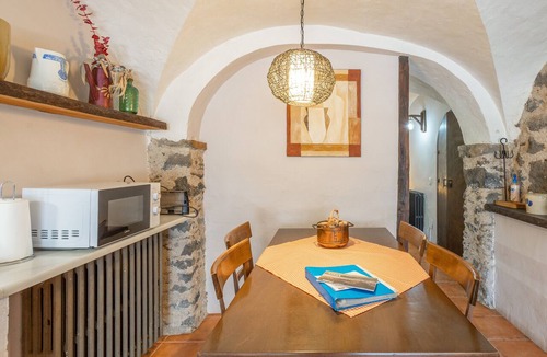 Sant Joan les Fonts House | Patufet de Mas Violella: Cozy 1-Bedroom Studio with Pool