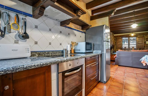 Carreno House | Pedregal Farmhouse with Shared Terrace, Private Garden, and Wi-Fi