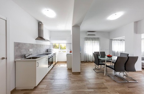 Cala Hostel | Penthouse, 3 min from the beach
