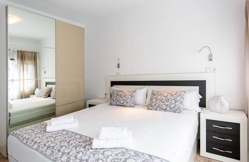 Cala Hostel | Penthouse, 3 min from the beach