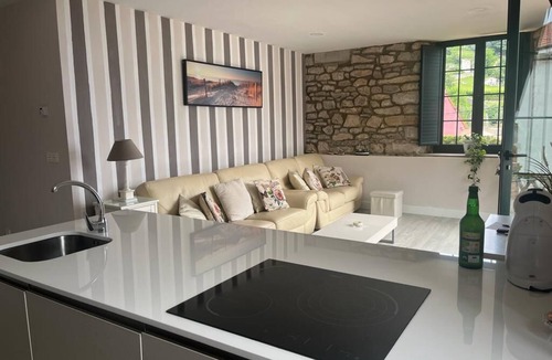 Lastres Apartment | Perfect getaway in a typical Asturian house with sea views, garden and parking.