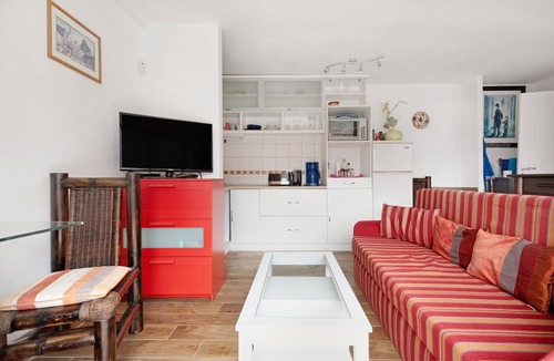 San Marcos Apartment | Pet-Friendly Apartament Bali with Mountain View, Sea View, Wi-Fi & Terrace