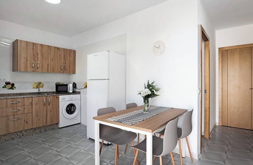 San Ambrosio House | Pet-Friendly Holiday Home "Villa Montenmedio 2" with Mountain View & Pool