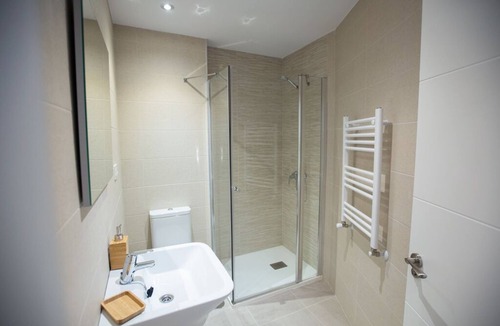 Seguencu Condo | Piso en el Centro de la Ciudad de Cangas de Onis, con Vista al rio Sella