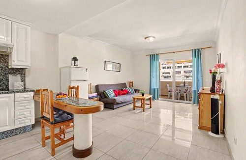 Los Cristianos Apartment | Pleasant Stay in the Heart of Plaza Los Cristianos – Vacation Apartment