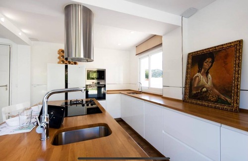 Torre de Benagalbon House | Pool Villa & Beach House