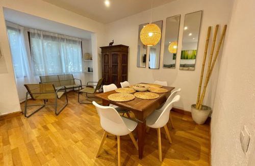 La Sagrada Familia Apartment | Practical, 3 double bedrooms, 7' Sagrada Familia