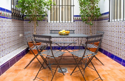 Encarnacion-Regina Apartment | Puerta de la Victoria by Home at Homes