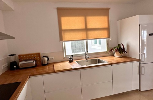 Torreguadiaro Apartment | Puerto Sotogrande Apartment with Sea Views, Wi-Fi, and Air Conditioning