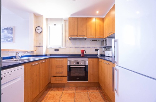 L'Escala Apartment | Ref. CLOTA MAR: Spacious flat with sea view, swimming pool and parking 150 metres from the beach