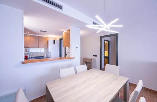 L'Escala Apartment | Ref. CLOTA MAR: Spacious flat with sea view, swimming pool and parking 150 metres from the beach