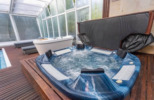 San Vicente de la Barquera House | Resort with private pool spa, cinema and paddle