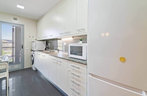 El Port Apartment | Room Rebeca FIRA - 2 Deluxe Single Beds