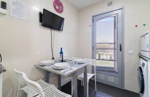 El Port Apartment | Room Rebeca FIRA - 2 Deluxe Single Beds