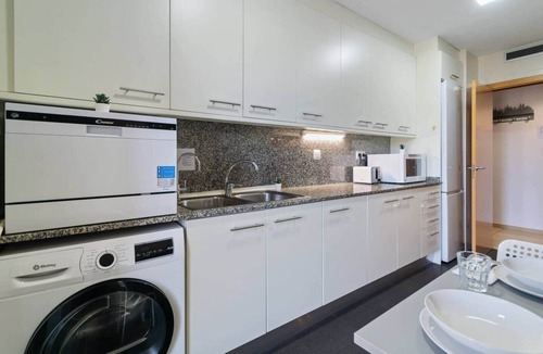 El Port Apartment | Room Rebeca FIRA - 2 Deluxe Single Beds