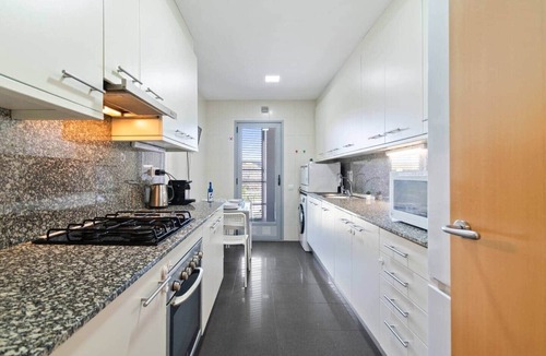 El Port Apartment | Room Fran FIRA GRAN VIA 2 - King Size Bed