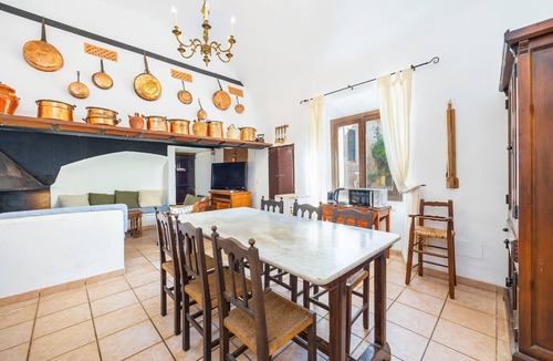 Puigpunyent Apartment | Room 'Habitación 2' with Mountain View, Shared Pool and Wi-Fi