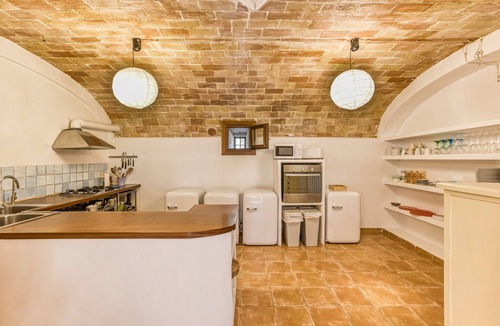 Borrassa Apartment | Room 'Tarongina' with Shared Pool, Shared Terrace and Wi-Fi