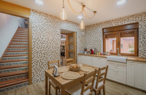 Madrigal de las Altas Torres House | Rural House 'La Real Herrería' in Ávila with Private Pool, Garden, and Wi-Fi