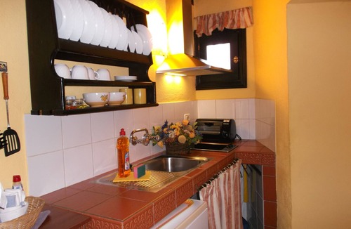 El Guincho Apartment | Rustic holiday home with small patio-terrace