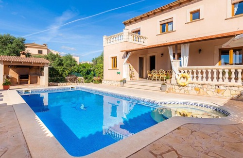 Portocolom House | Rustic Holiday Home "Los Tres Soles" with Pool, Terraces & Wi-Fi