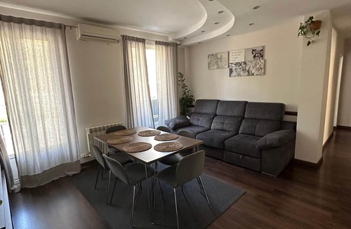 La Sagrada Familia Apartment | Sagrada Familia flat for 9 pple!