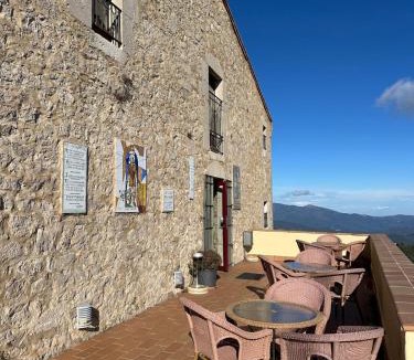 Albanya Hotel | Santuari Mare de Déu Del Mont Restaurant-Hostatgería