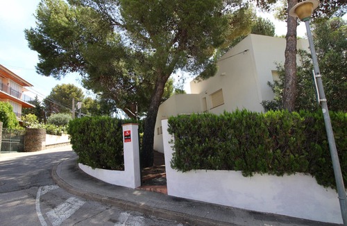 Llanca Villa | Seaside Villa with Garden, Solarium, and WiFi - 100m from La Farella Beach