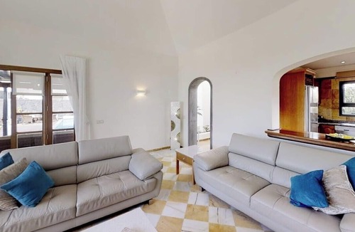 Montana Roja Villa | Single-Story Faro Park Villa on a Large Plot, Featuring Air Con