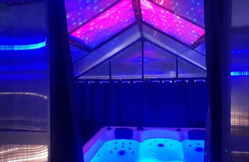 Dosrius Apartment | Spa Ibiza Dosrius - Bungalow con Jacuzzi y Piscina privada