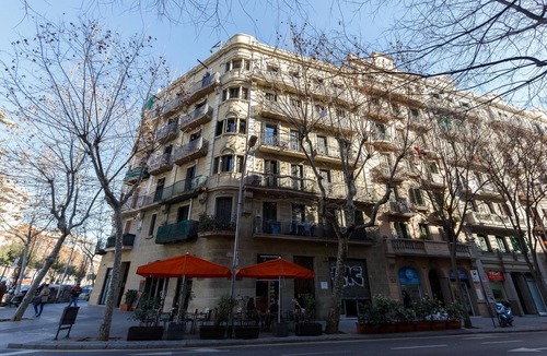 La Nova Esquerra de l'Eixample Apartment | Spacious 2 bedroom apartment with balcony in Eixample, parking possibility