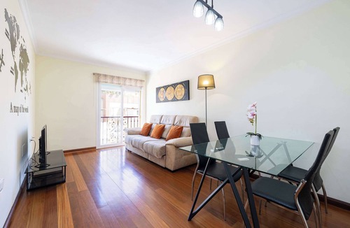 El Molinillo Apartment | Spacious 3-Bedroom Apartment in Málaga