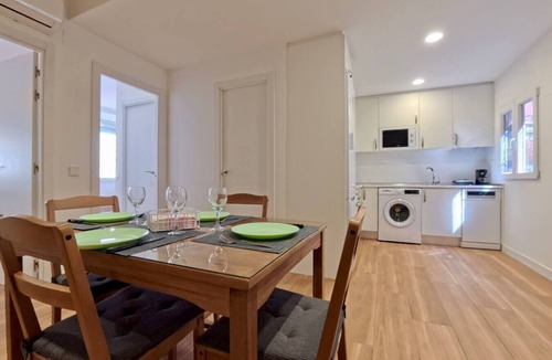 Quintana Apartment | Spacious and bright modern apartment near downtown