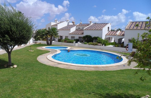 Villamartin Villa | Spacious detached 3 bed villa fibre Wi-Fi 5 minutes walk to Villamartin Plaza