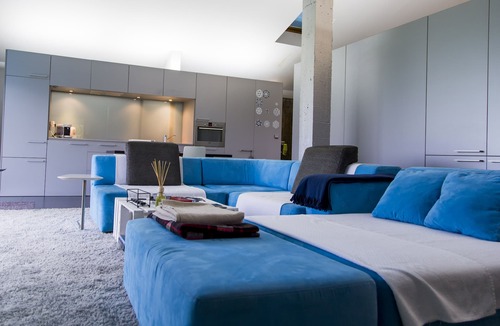 Iurreta Ski Chalet | Spacious ensuite room with large terrace.