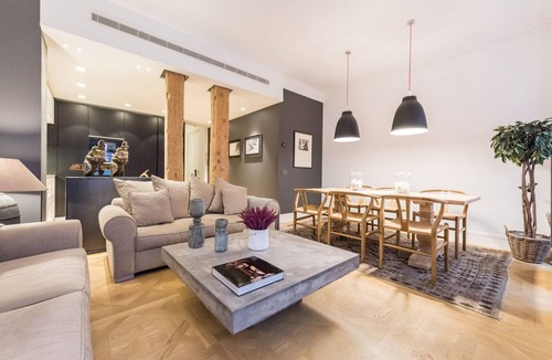 Chueca Apartment | Spectacular 3-Bed Apartment in Central Madrid