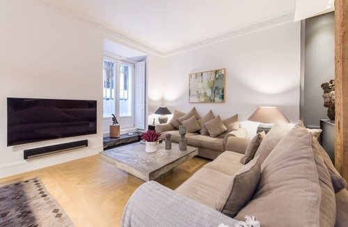 Chueca Apartment | Spectacular 3-Bed Apartment in Central Madrid