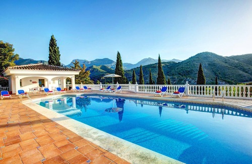 Frigiliana Villa | Spectacular 6-bed Villa, huge 17m HEATED pool, stunning views