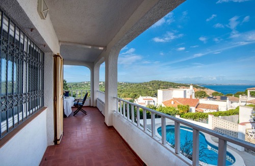 L'Escala Ski Chalet | SPECTACULAR VILLA WITH PRIVATE POOL IN MONTGÓ, L'ESCALA