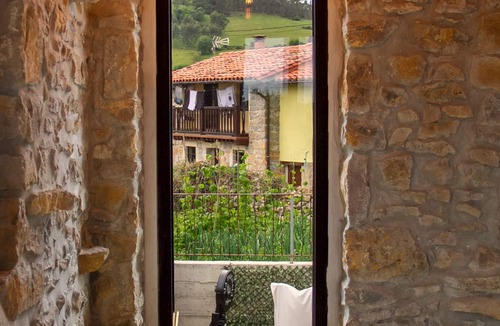 Helgueras Cottage | STONE HOUSE WITH GARDEN BETWEEN THE SEA AND THE MOUNTAIN