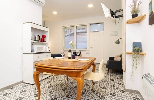 Sant Adria de Besos Apartment | Studio 10' walk to the beach and 20' Barcelona city center/15' Forum Barcelona