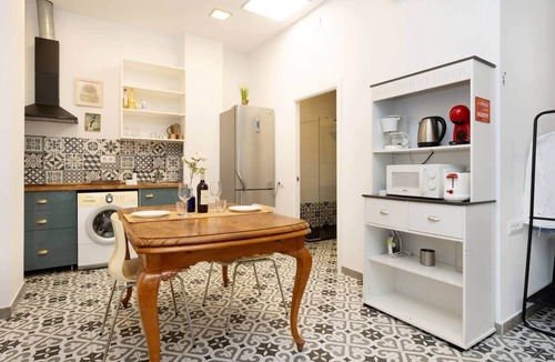 Sant Adria de Besos Apartment | Studio 10' walk to the beach and 20' Barcelona city center/15' Forum Barcelona